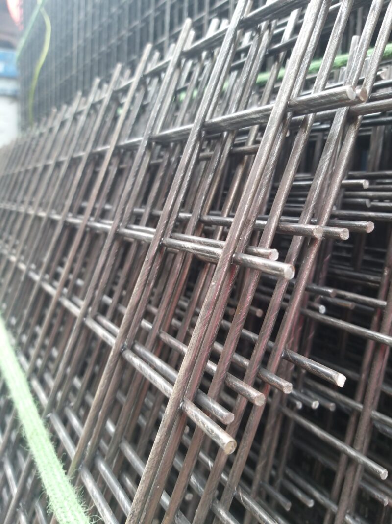 Lưới thép hàn phi 4 ô 50x50 dạng tấm hàng sẵn kho