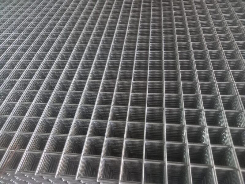 Lưới thép hàn phi 4 ô 50x50 dạng tấm hàng sẵn kho