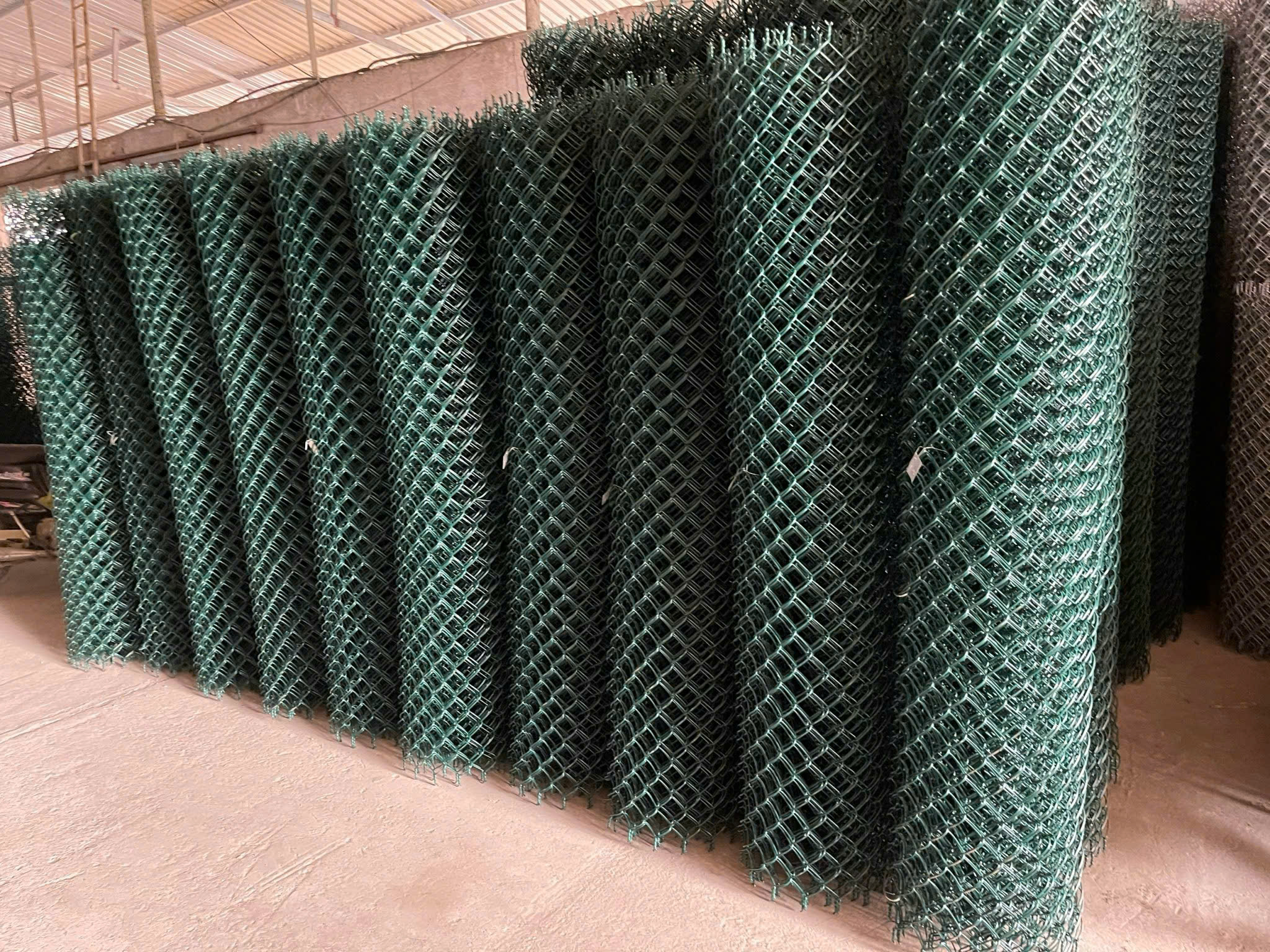 Lưới B40 bọc nhựa khổ 2.4m; Lưới mắt cáo bọc nhựa - Ảnh 3