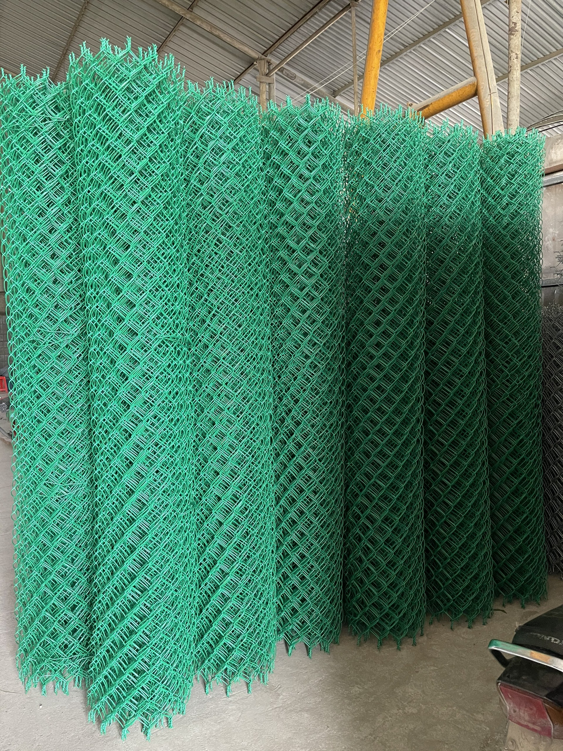 Lưới B40 bọc nhựa khổ 2.4m; Lưới mắt cáo bọc nhựa